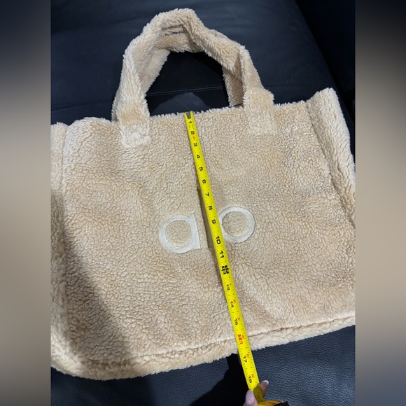 Alo foxy sherpa tote - Picture 3 of 4